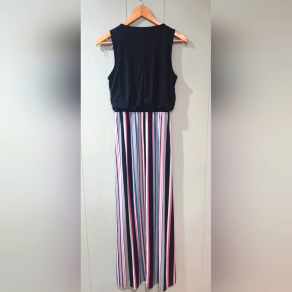 Sleeveless Maxi Dress - Picture 4 of 6